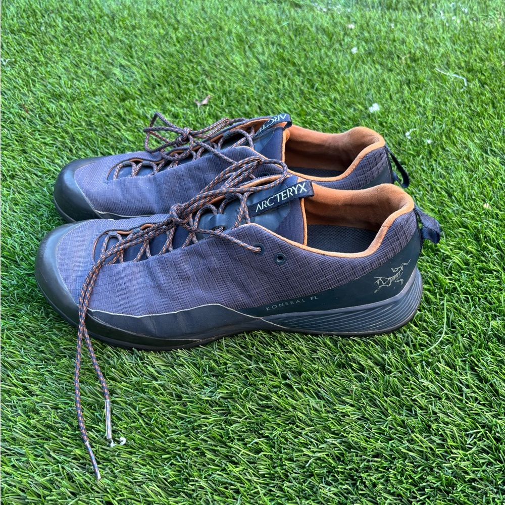 Arc'teryx Men's Black and Brown Athletic Shoes